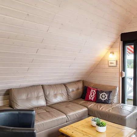 Semesterbostad Bootshaus Am Mueritzarm